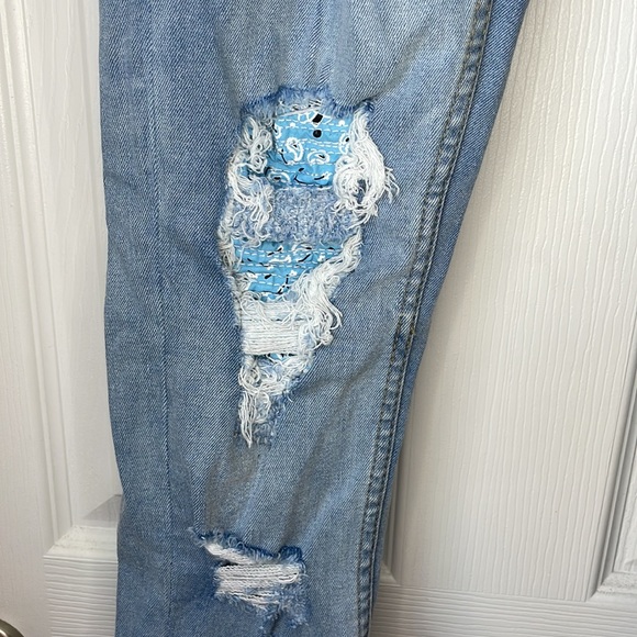 SUPER SKINNY BANDANA RIP AND REPAIR JEANS - Picture 5 of 10